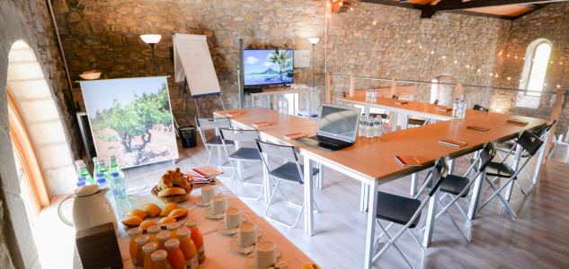 Salle de séminaire en U dans l'Aude